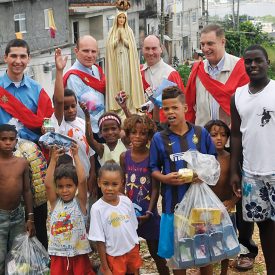 Ajuda aos menos favorecidos
