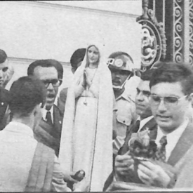 Com a imagem de Fátima...