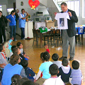 Junto às crianças...